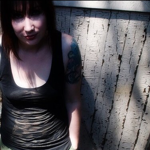 Meet your Posher, Alicia - Picture 2 of 8